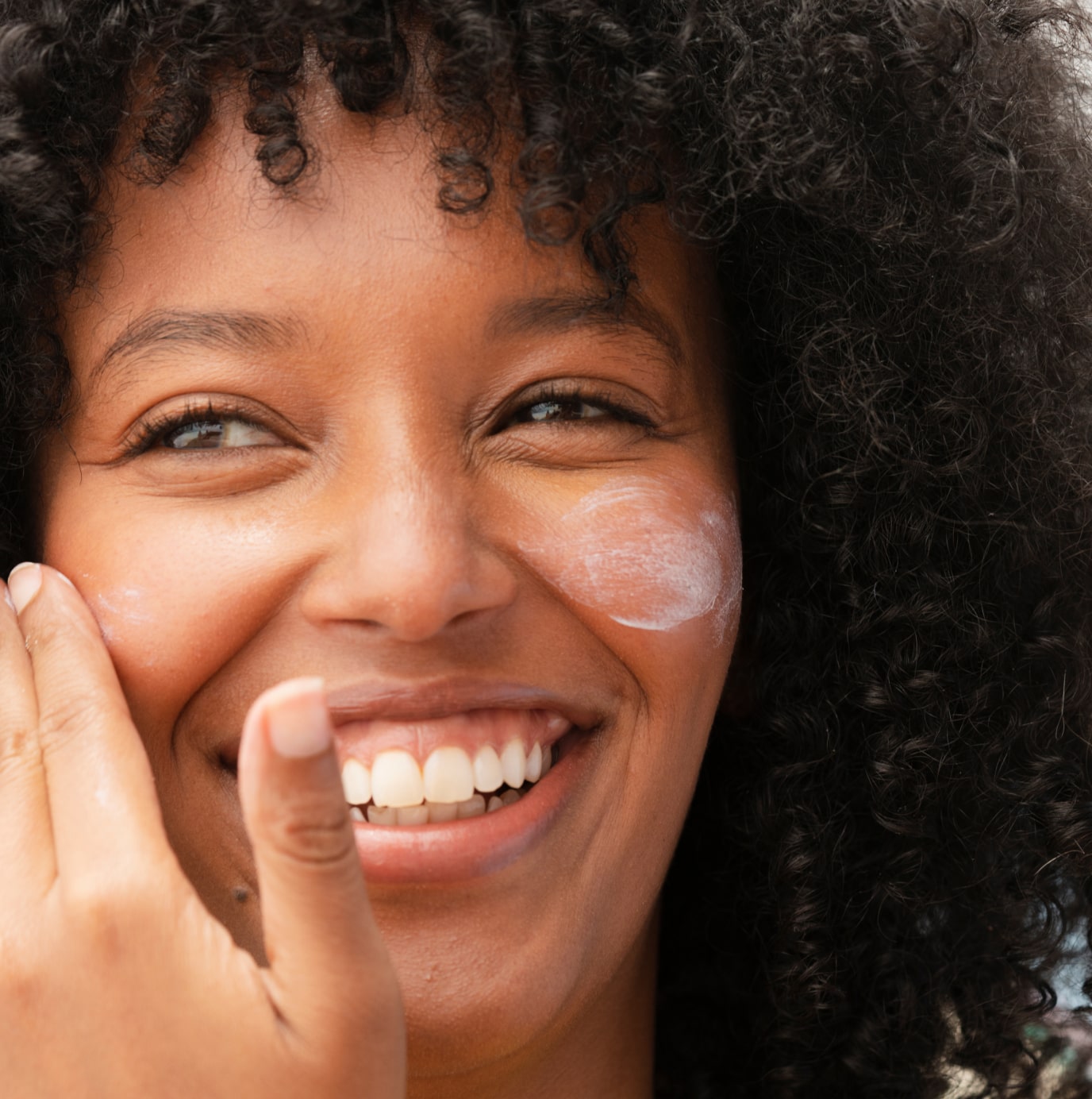 Superlight Sunscreen SPF 30 - Sunny Finish